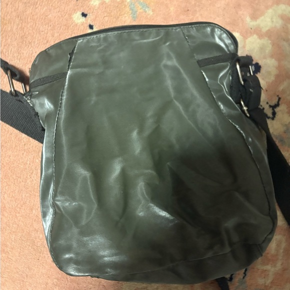 Roots Men's Forest Green Messenger Bag - Picture 5 of 5